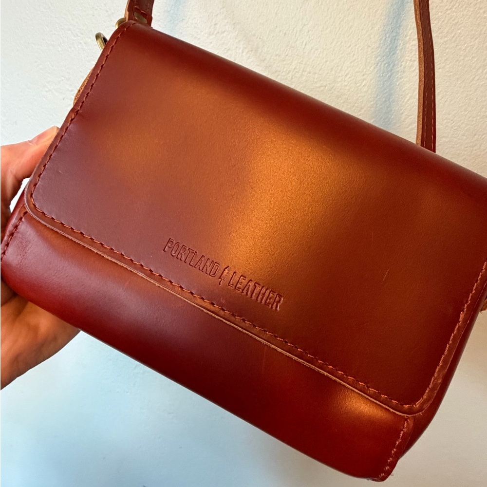 Portland Leather Women's Mini Metro Crossbody Bag in Madrone